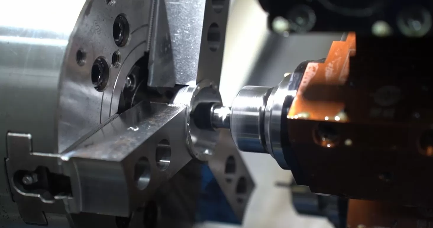 mesin bubut CNC presisi tinggi
